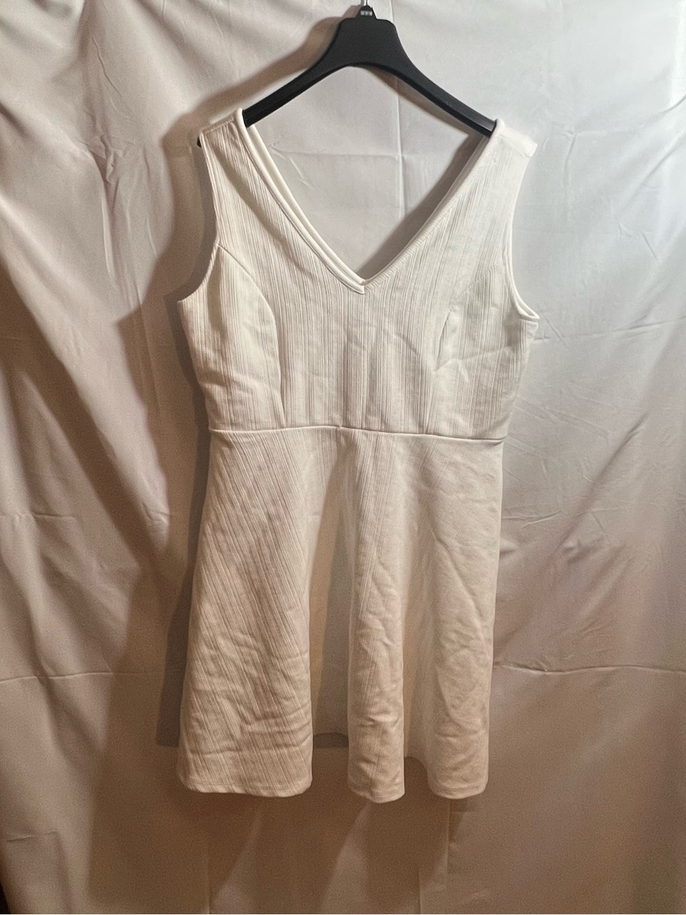 Maurices Size Medium White V-Neck Sleeveless A-Line Dress